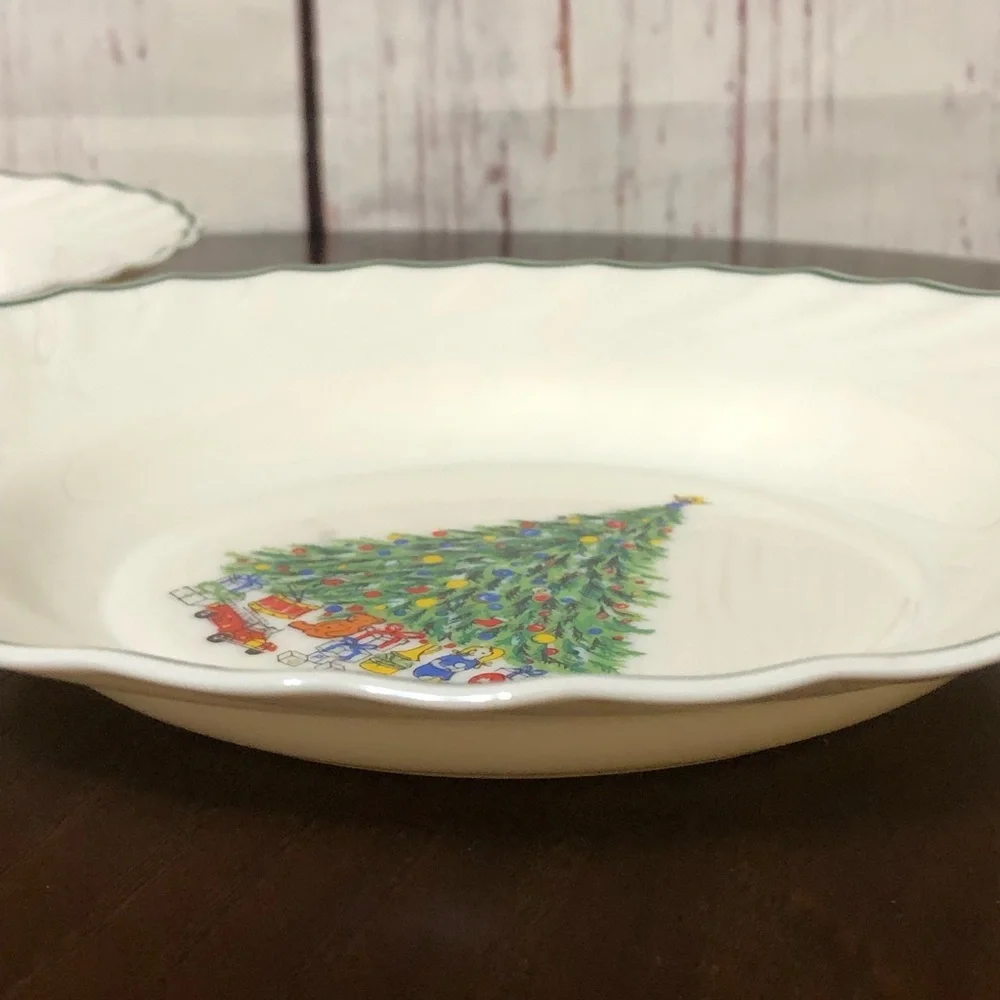 NOEL PORCELLE from the House of Salem 9” salad pasta plate Set of 2 Vintage 80s